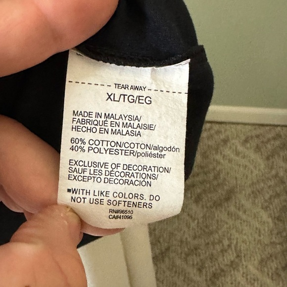 Under Armour Women's Black Cropped Top size XL - Picture 2 of 7